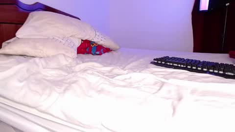 Maxi Model Independent  online show from December 13, 8:58 pm