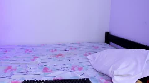 Maxi Model Independent  online show from January 24, 4:17 pm