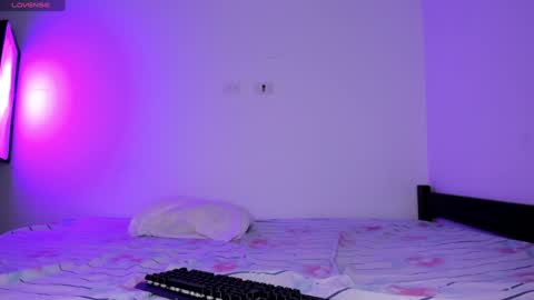 Maxi Model Independent  online show from January 29, 11:20 am