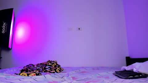 Maxi Model Independent  online show from February 5, 12:06 pm