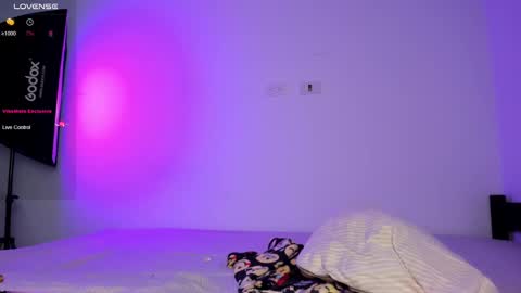 Maxi Model Independent  online show from February 17, 3:15 am