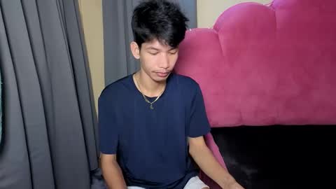 Snapshot of maxiebunny99 chatting on November 14, 11:13 pm Reyn online show from November 14, 11:13 pm