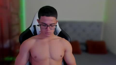Snapshot of maxiimus__ chatting on January 3, 6:57 pm Maximus online show from January 3, 6:57 pm
