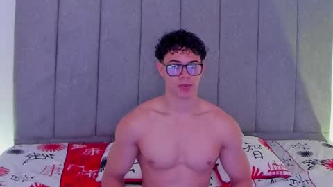 Snapshot of maxiimus__ chatting on October 21, 6:36 am Maximus online show from October 21, 6:36 am