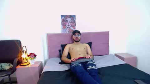 Snapshot of maximiliano_v chatting on February 26, 4:11 am Maximiliano v online show from February 26, 4:11 am