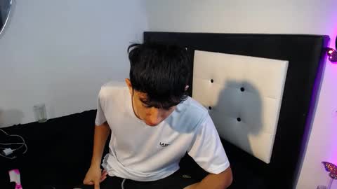 -- maximo and isa -- online show from September 14, 7:18 am