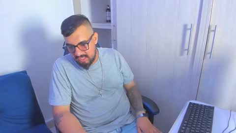 maximo_garcia75 online show from December 2, 5:19 pm