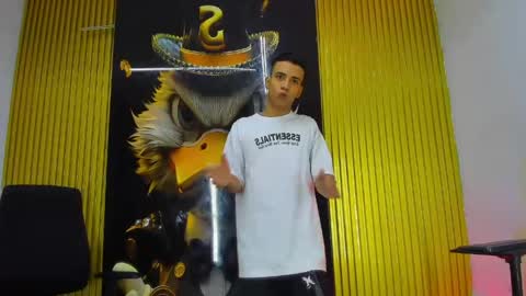 maximo_grayt_ online show from May 11, 12:11 pm