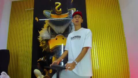 maximo_grayt_ online show from May 11, 4:04 pm