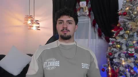 Snapshot of maximo_rodriguez chatting on December 11, 10:03 am Maximo online show from December 11, 10:03 am