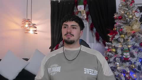 Snapshot of maximo_rodriguez chatting on December 16, 4:13 am Maximo online show from December 16, 4:13 am