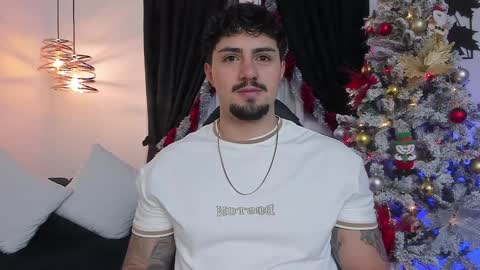 Snapshot of maximo_rodriguez chatting on December 17, 5:29 am Maximo online show from December 17, 5:29 am