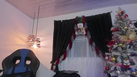 Snapshot of maximo_rodriguez chatting on December 21, 7:45 am Maximo online show from December 21, 7:45 am