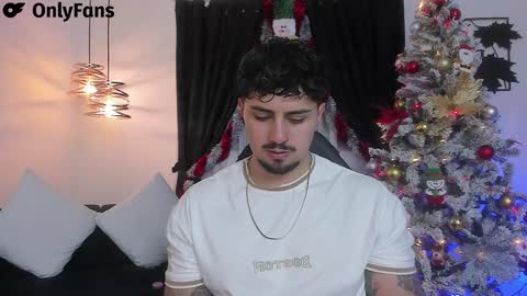 Snapshot of maximo_rodriguez chatting on December 29, 4:27 am Maximo online show from December 29, 4:27 am