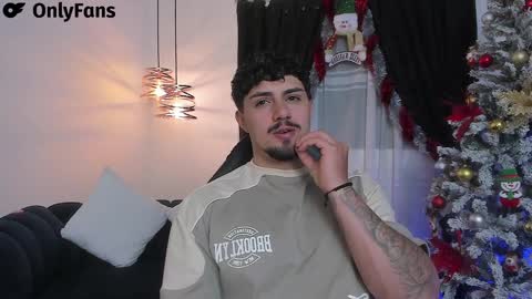 Snapshot of maximo_rodriguez chatting on January 8, 5:16 am Maximo online show from January 8, 5:16 am