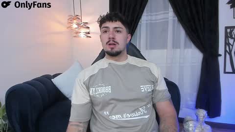 Snapshot of maximo_rodriguez chatting on January 13, 5:33 am Maximo online show from January 13, 5:33 am