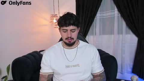 Snapshot of maximo_rodriguez chatting on February 25, 5:08 am Maximo online show from February 25, 5:08 am