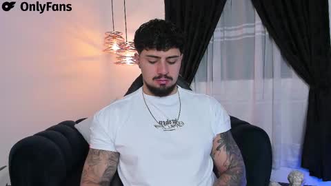 Snapshot of maximo_rodriguez chatting on March 4, 5:21 am Maximo online show from March 4, 5:21 am