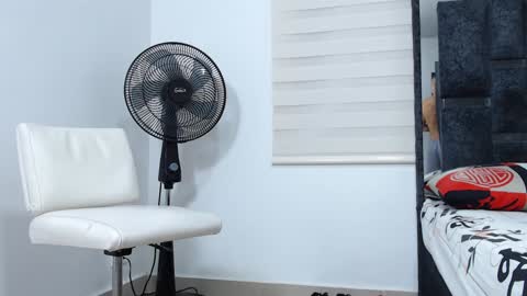 Snapshot of maximo_sebastian chatting on December 23, 1:40 am Maximo Sebastian online show from December 23, 1:40 am