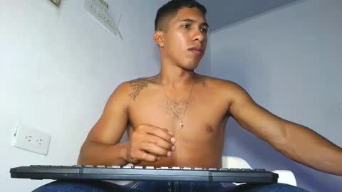 Maximo Aron Vega online show from February 12, 1:22 am