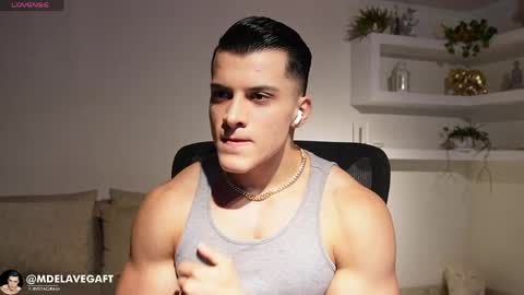 Snapshot of maximohoot chatting on April 26, 11:46 pm Sebastian online show from April 26, 11:46 pm