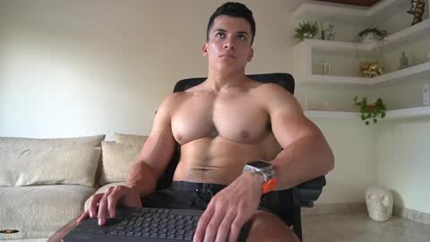Snapshot of maximohoot chatting on May 24, 5:40 pm Sebastian online show from May 24, 5:40 pm