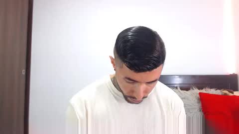 Independent Model online show from February 17, 2:30 am