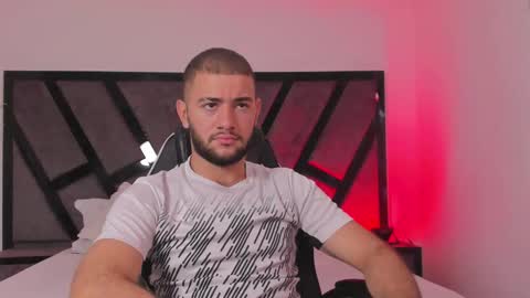 Snapshot of maximusclark1_ chatting on February 6, 12:30 pm Maximus online show from February 6, 12:30 pm