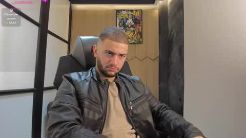 Snapshot of maximusclark1_ chatting on February 11, 12:21 pm Maximus online show from February 11, 12:21 pm