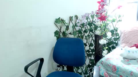 Snapshot of maxinesex_ chatting on January 3, 4:37 pm maxinesex_ online show from January 3, 4:37 pm