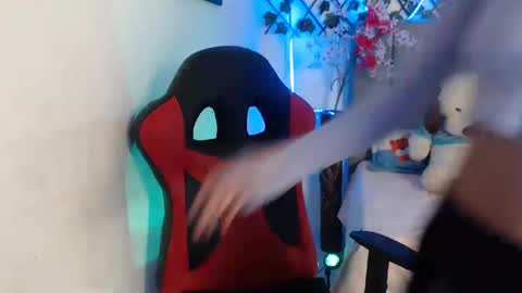 Snapshot of maxinesex_ chatting on September 22, 1:35 pm maxinesex_ online show from September 22, 1:35 pm