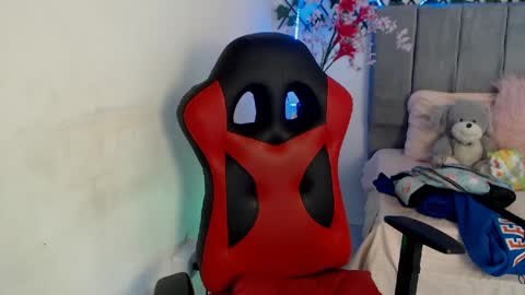 Snapshot of maxinesex_ chatting on October 3, 2:58 pm maxinesex_ online show from October 3, 2:58 pm