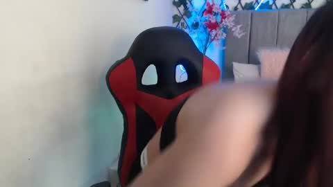 Snapshot of maxinesex_ chatting on October 6, 1:19 pm maxinesex_ online show from October 6, 1:19 pm