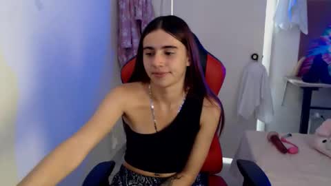 Snapshot of maxinesex_ chatting on November 4, 3:55 pm maxinesex_ online show from November 4, 3:55 pm