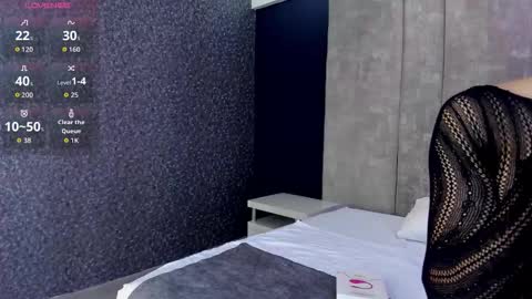 Maxi Rogers online show from January 16, 9:35 am