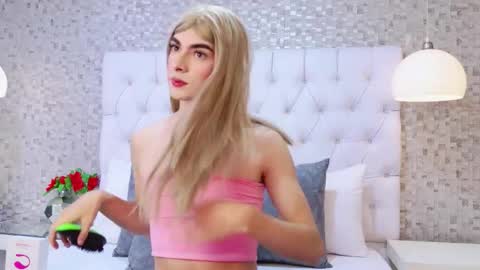Maxi Rogerss online show from October 18, 11:33 am