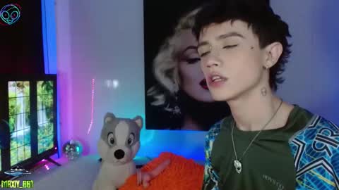 Snapshot of maxiy_001 chatting on March 8, 4:45 am Max online show from March 8, 4:45 am