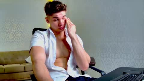 MaxKaiden online show from March 4, 5:57 am