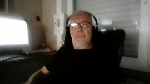 Snapshot of maxou569 chatting on June 23, 6:44 am maxou569 online show from June 23, 6:44 am