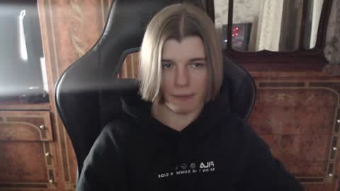 Max online show from December 12, 2:33 pm