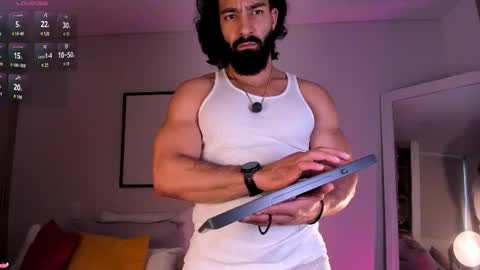 Max online show from February 25, 10:30 pm