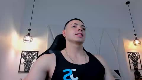 Snapshot of maxwell_dupont chatting on January 30, 10:41 pm MAX online show from January 30, 10:41 pm