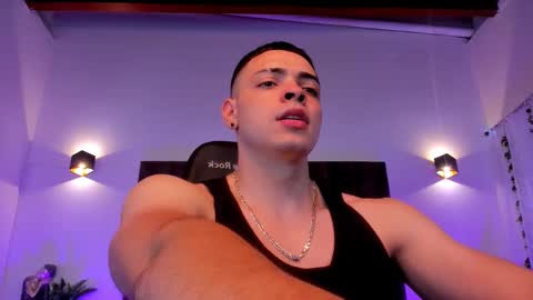 Snapshot of maxwell_dupont chatting on February 2, 11:11 pm MAX online show from February 2, 11:11 pm