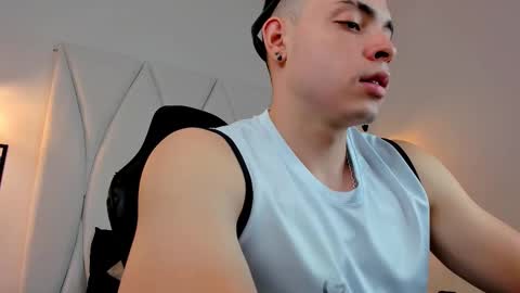 Snapshot of maxwell_dupont chatting on February 4, 9:10 pm MAX online show from February 4, 9:10 pm