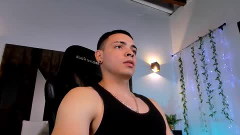 Snapshot of maxwell_dupont chatting on February 11, 10:50 pm MAX online show from February 11, 10:50 pm