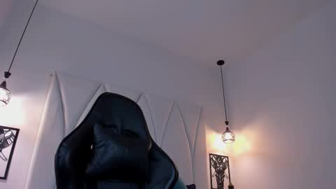 Snapshot of maxwell_dupont chatting on February 19, 7:38 pm MAX online show from February 19, 7:38 pm