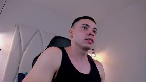 Snapshot of maxwell_dupont chatting on February 19, 10:42 pm MAX online show from February 19, 10:42 pm