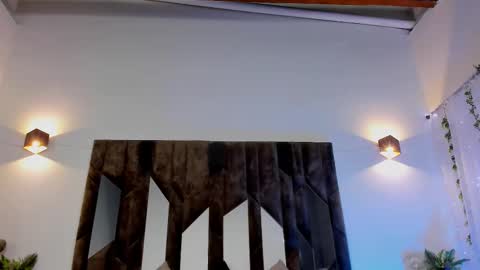 Snapshot of maxwell_dupont chatting on February 24, 12:41 am MAX online show from February 24, 12:41 am