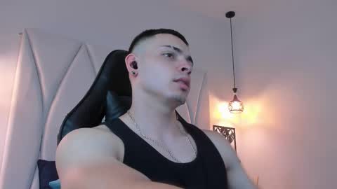 Snapshot of maxwell_dupont chatting on February 26, 9:48 pm MAX online show from February 26, 9:48 pm