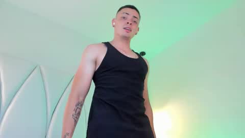 Snapshot of maxwell_dupont chatting on February 27, 4:20 am MAX online show from February 27, 4:20 am